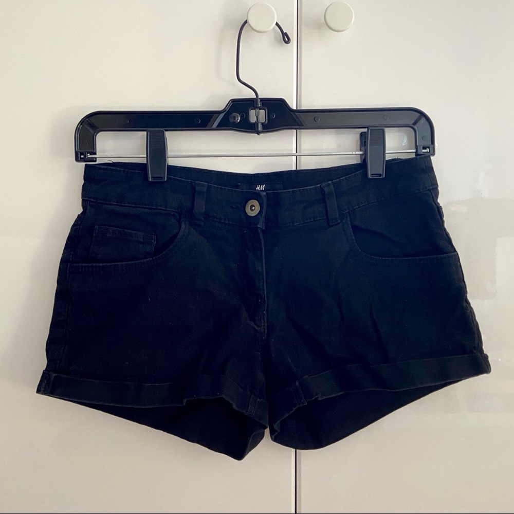 H&M Black Low Rise Cuffed Shorts